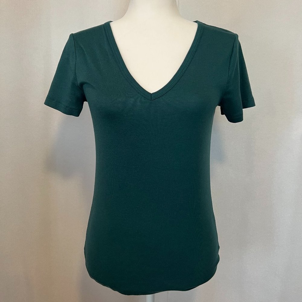 Women's Gap Large Dark Green V-neck Modern Tee